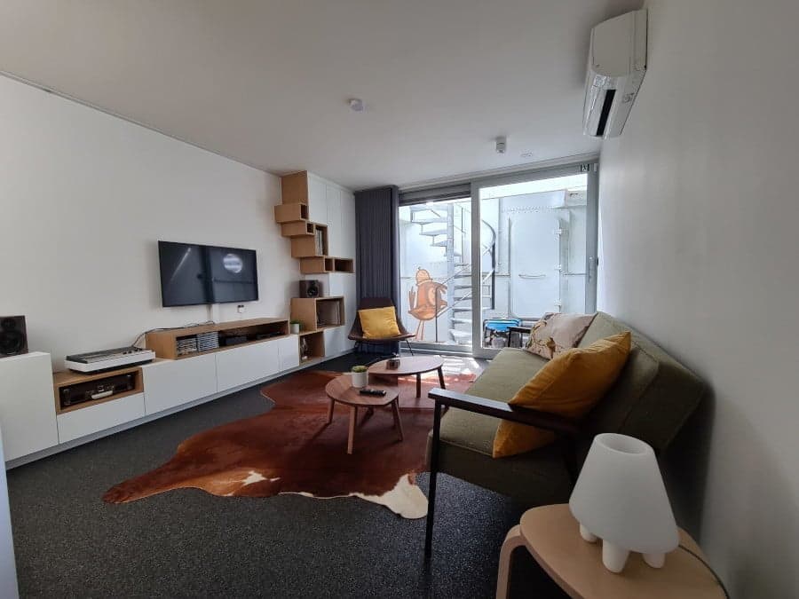 Houseboat loft for expats in Ghent - Living area