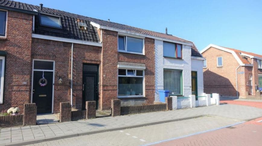 Temporary home for expats - House