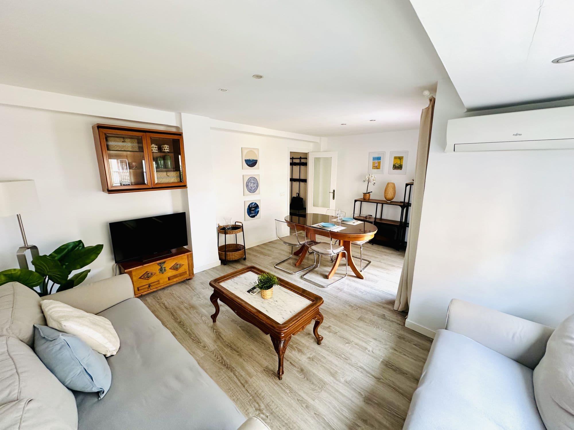 1 Livingroom.jpg