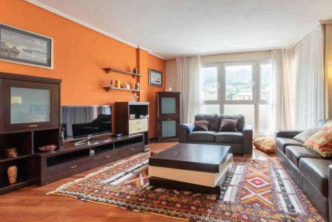 Uribe Kosta 1 - Expat apartment with balcony near Bilbao - Living room