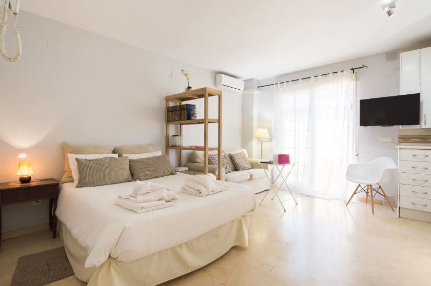 Pedrega beach - Nice expat studio in Malaga - Bed