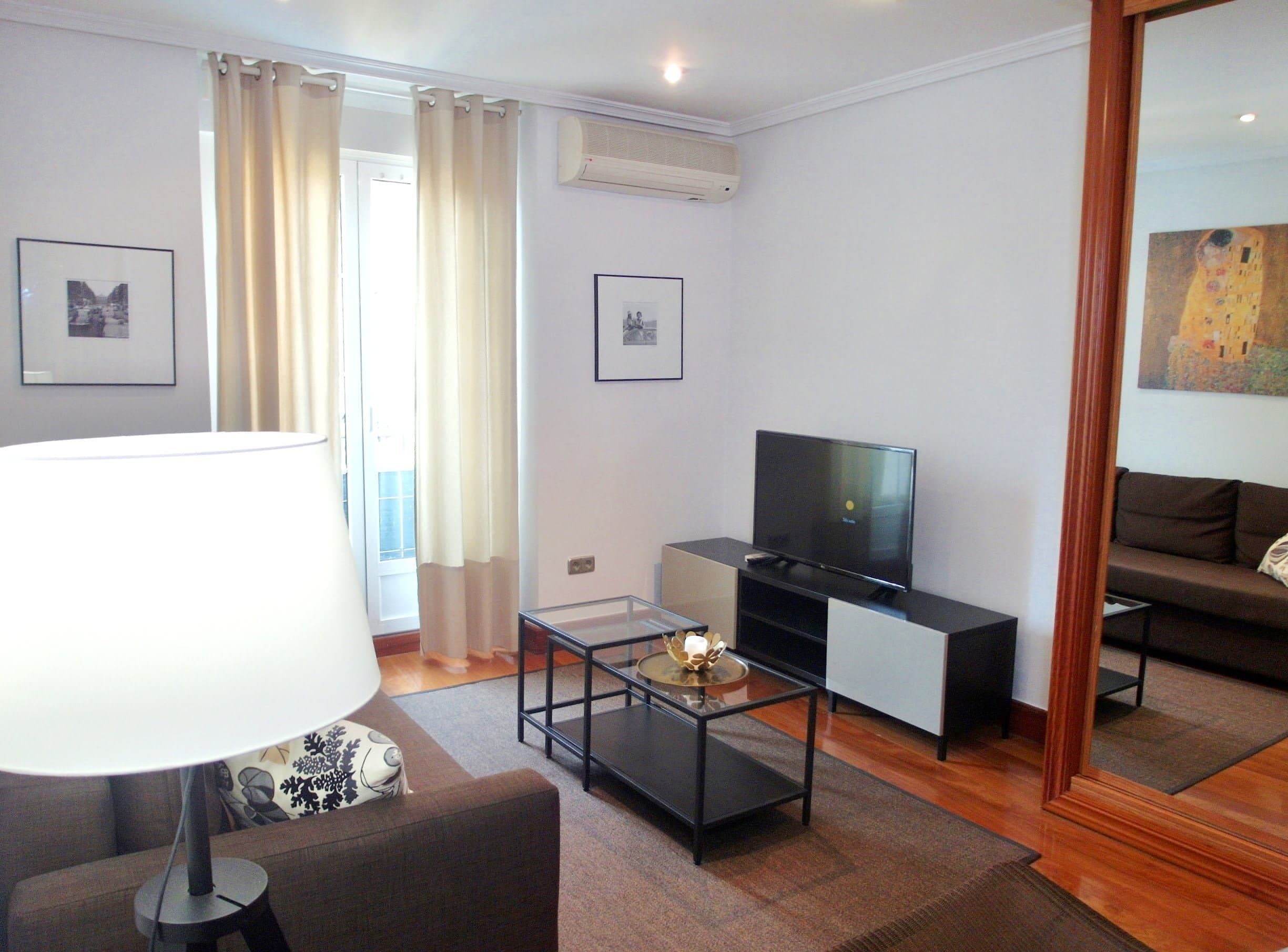 Comfortable flat in Madrid for expats - TV