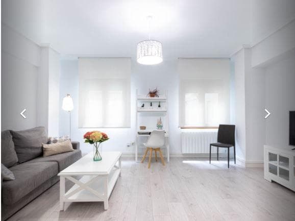 Karmelo - Nice expat flat in Bilbao - Living room