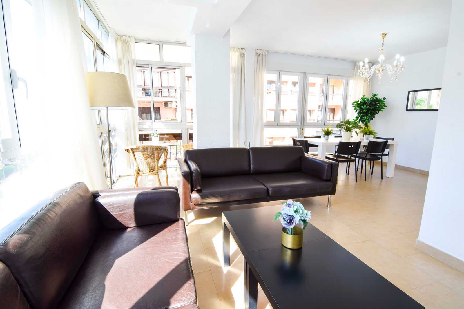 Spacious apartment in Malaga for expats - Living room