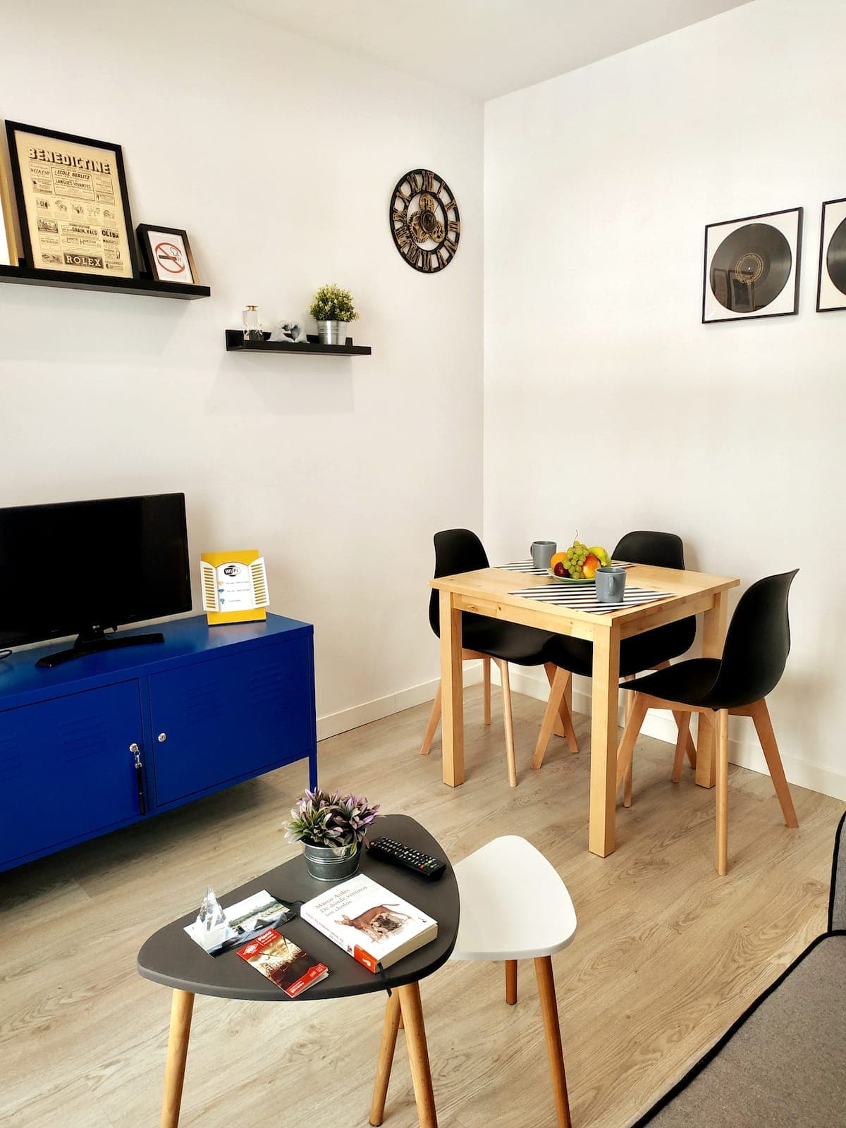 Zamora - Renovated apartment in madrid for expats - Dining table