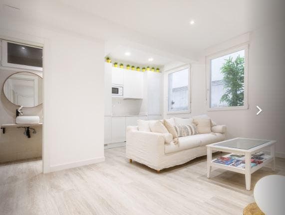 Ensanche - Modern expat apartment in Bilbao centre - Living room