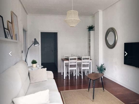 Sabino - Modern expat rental in Bilbao - Living room
