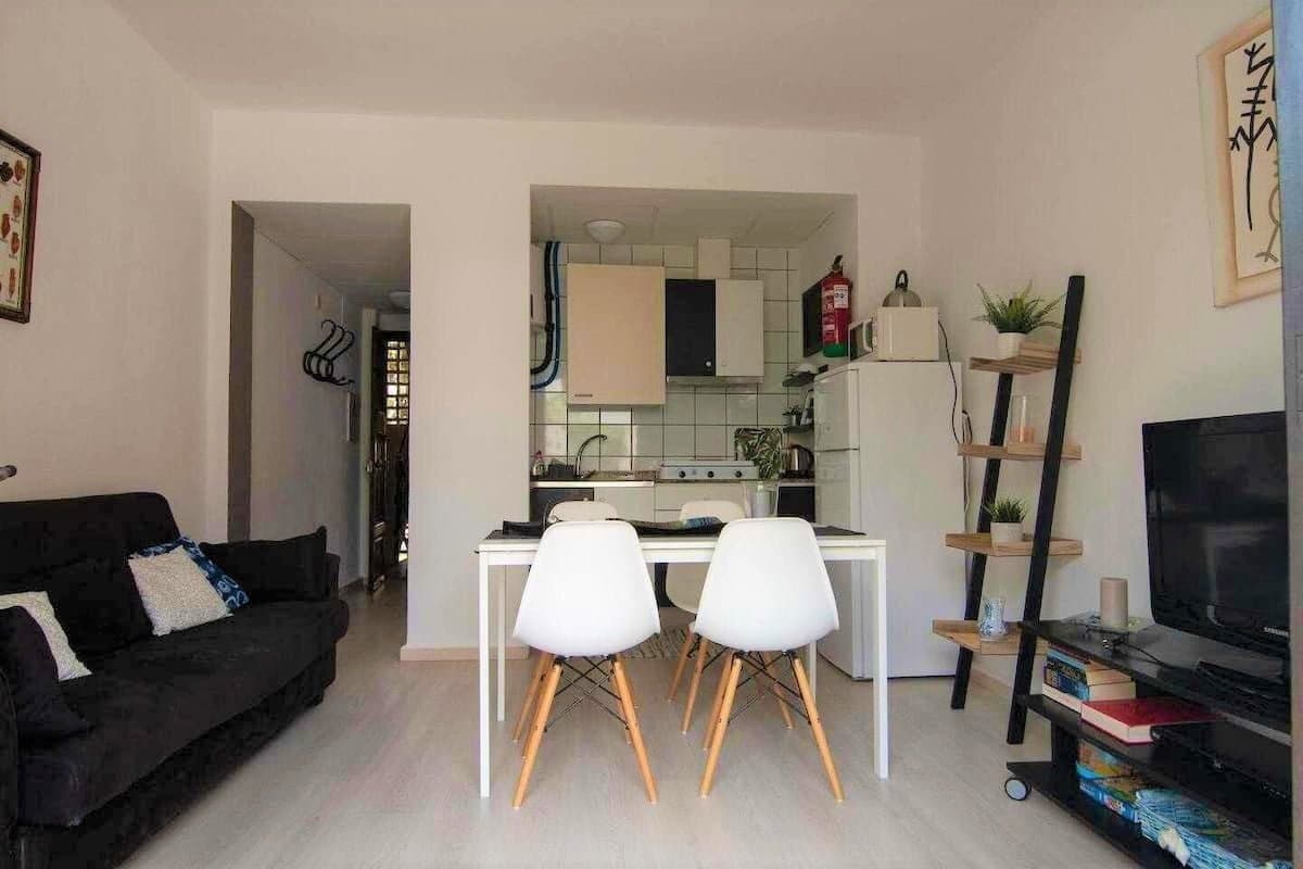 Tropical - Flat with terrace in Mallorca - Dining table