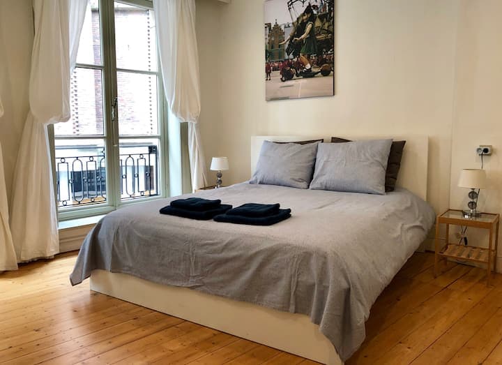 Meir - Entry ready expat flat in Antwerp - Bedroom