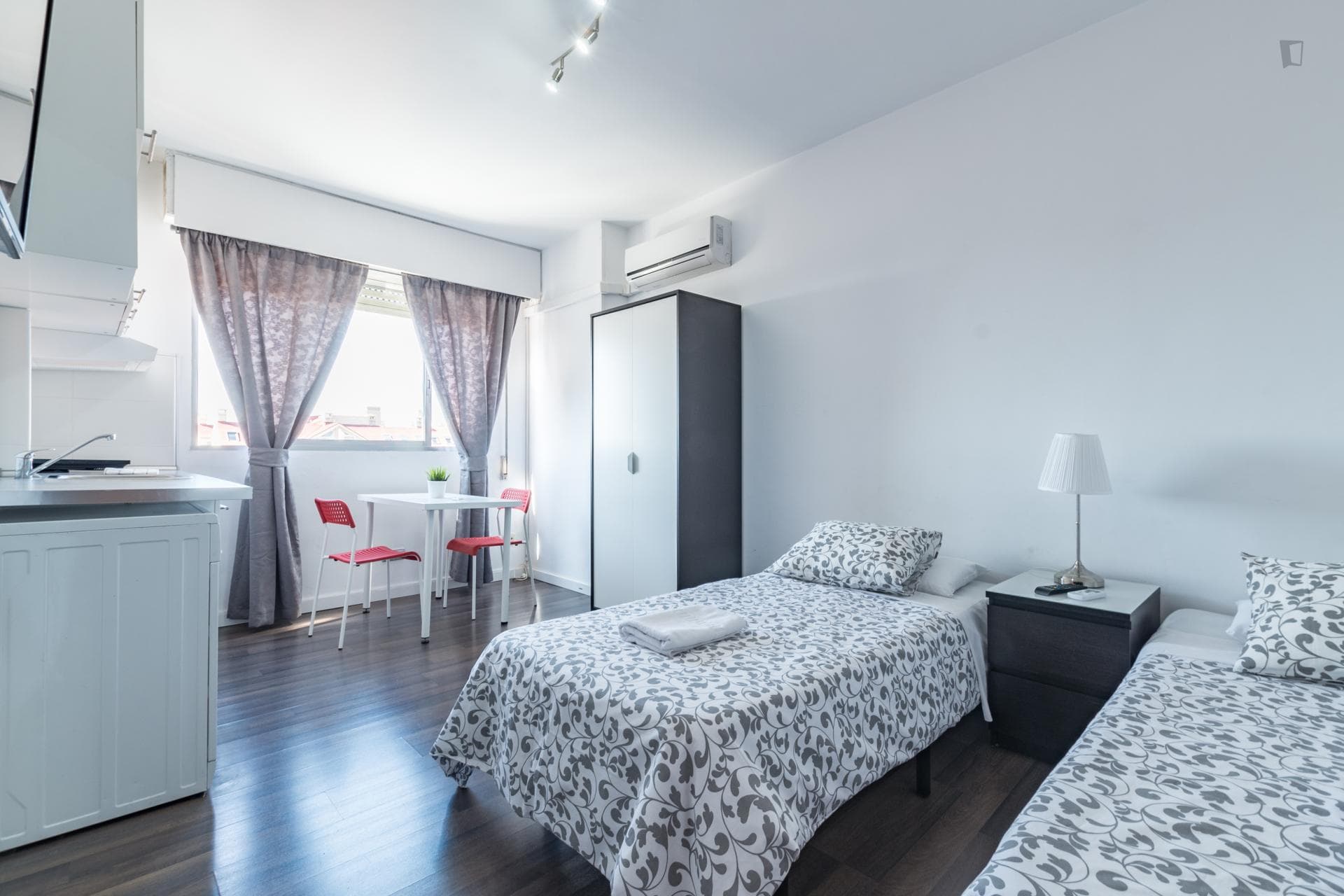 Vallehermoso 3 - Entry ready studio in Madrid - Beds