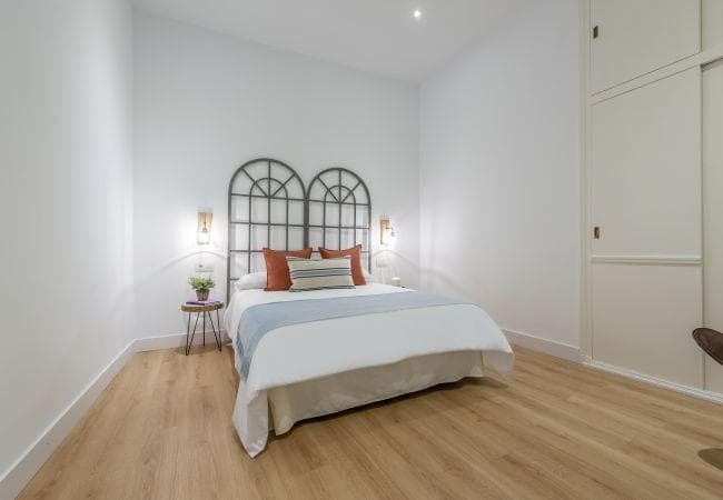 Gines - 2 bedroom flat in Madrid centre - Bedroom
