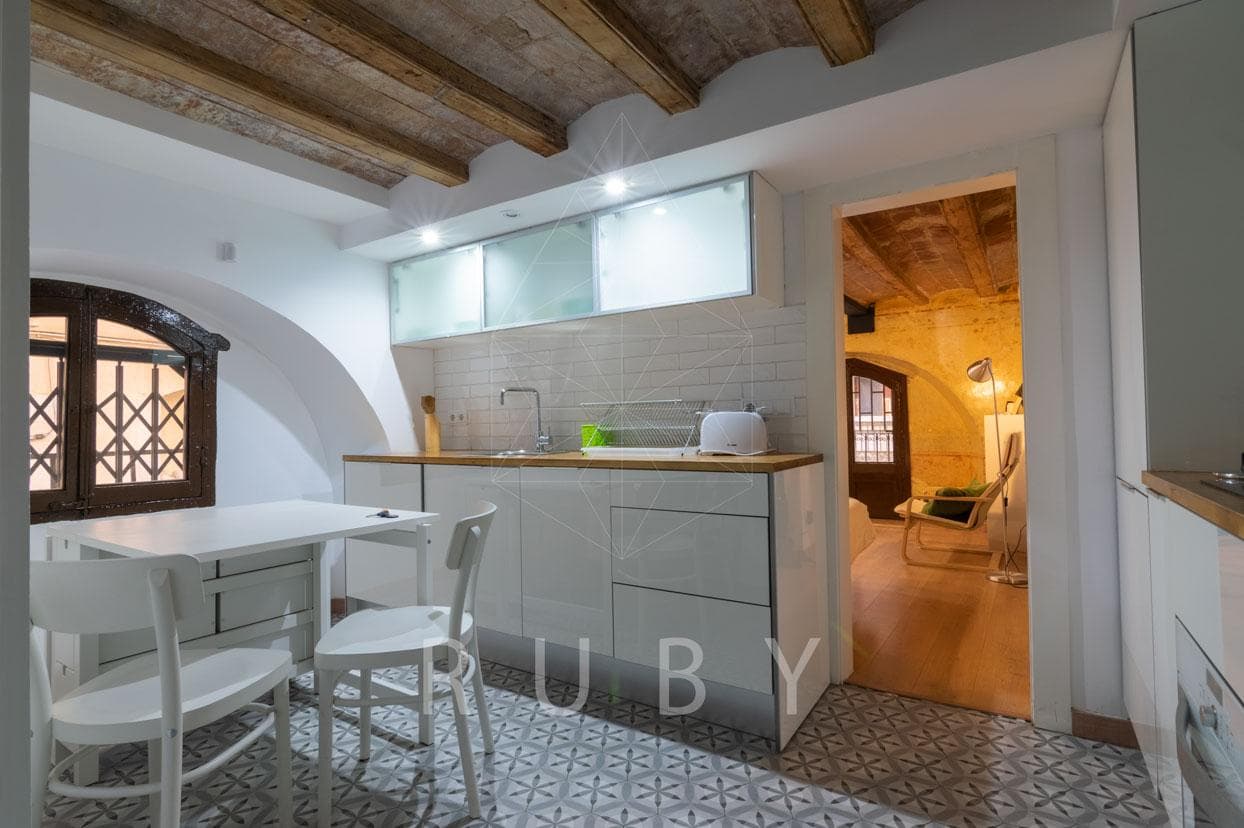 Guifre - Renovated studio in Barcelona