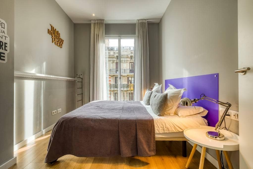 2 bedroom apartment in downtown Barcelona - Bedroom