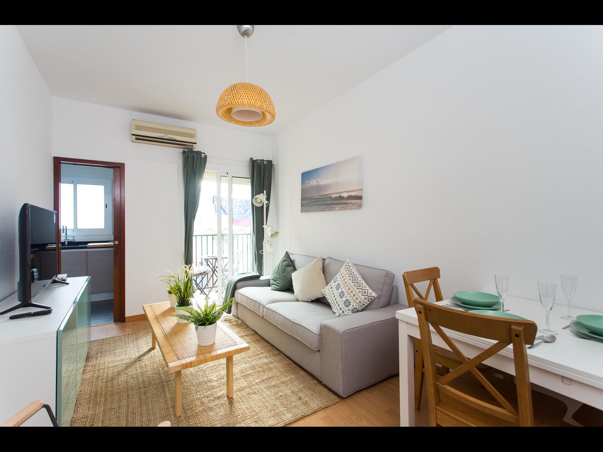 Salva - Lovely 3 bedroom flat in Barcelona - Living room