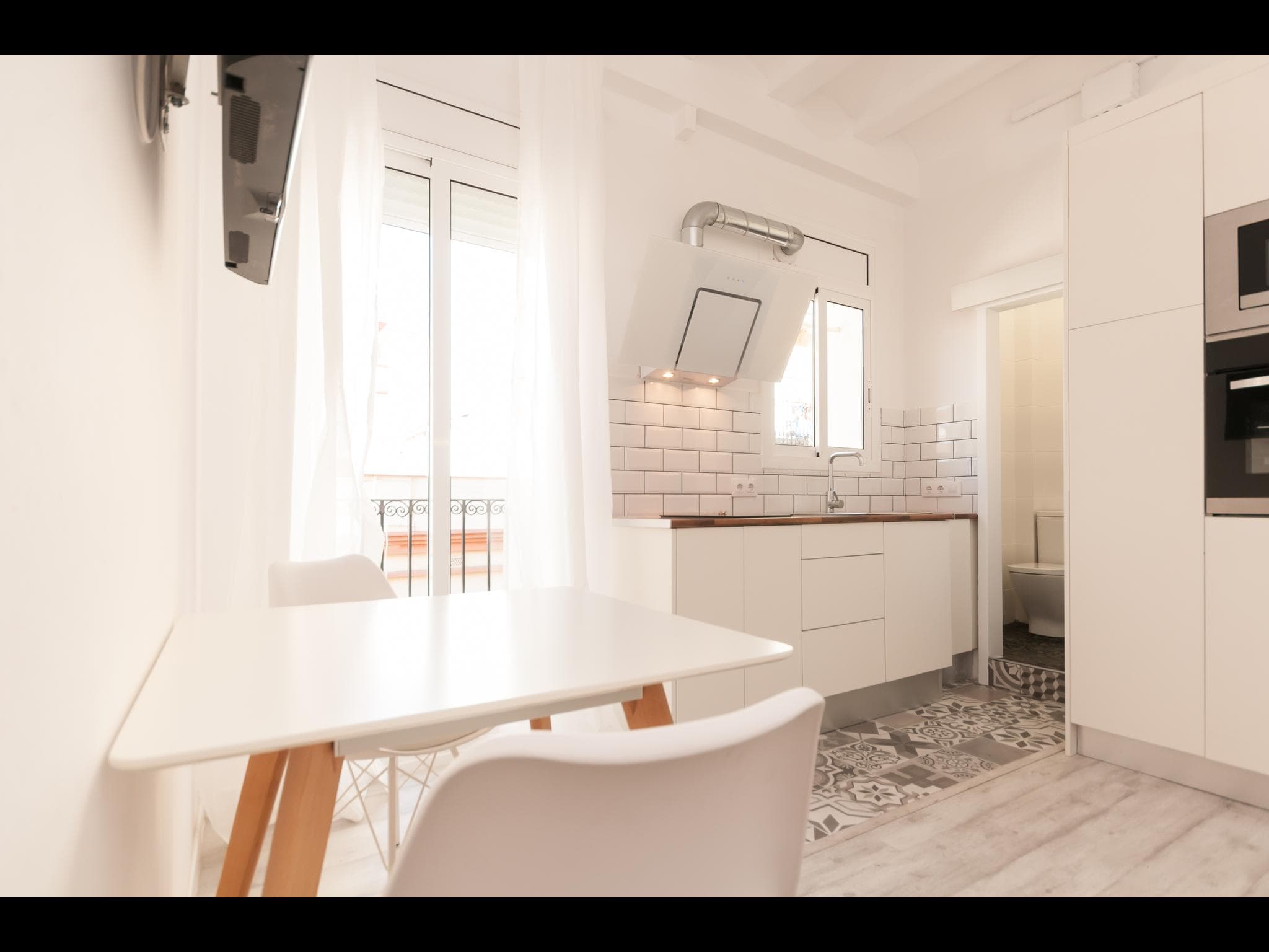 Sant Miquel - House near Barcelona beach - Dining table