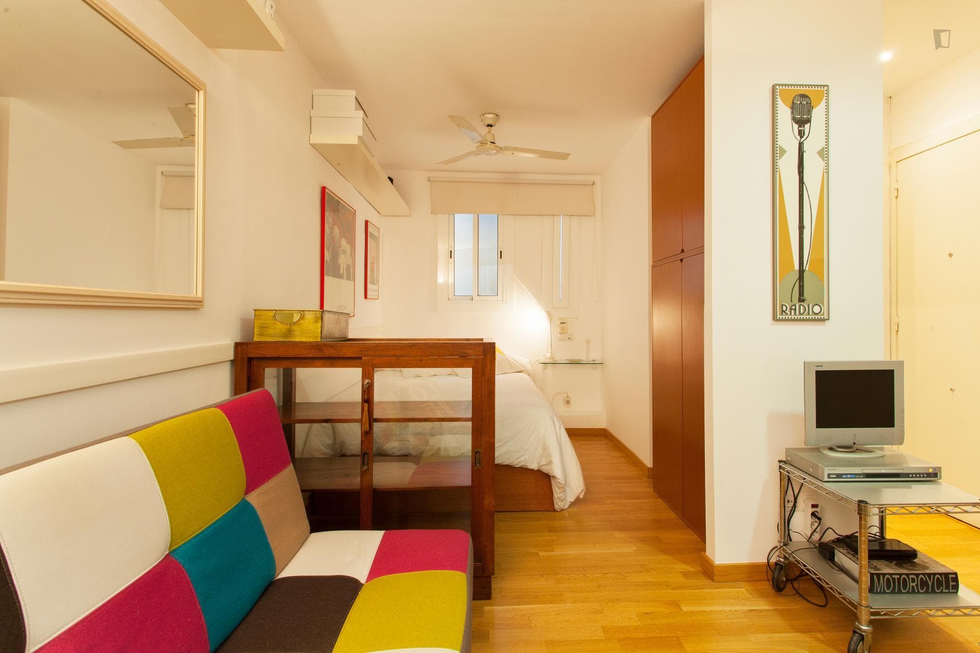 Seneca - Entry ready studio in Barcelona - Living area