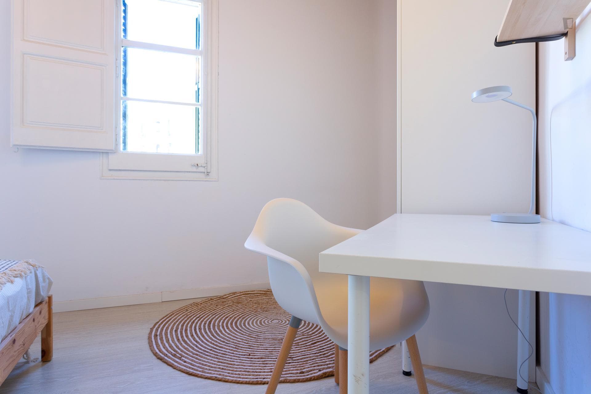 Cozy flat in central Barcelona - Dining table