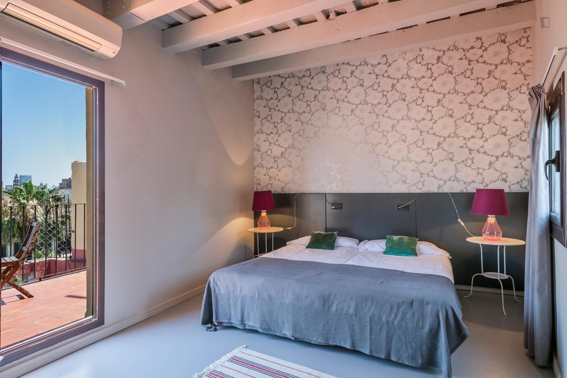 Reial 2 - Beautiful apartment in Barcelona - Bedroom