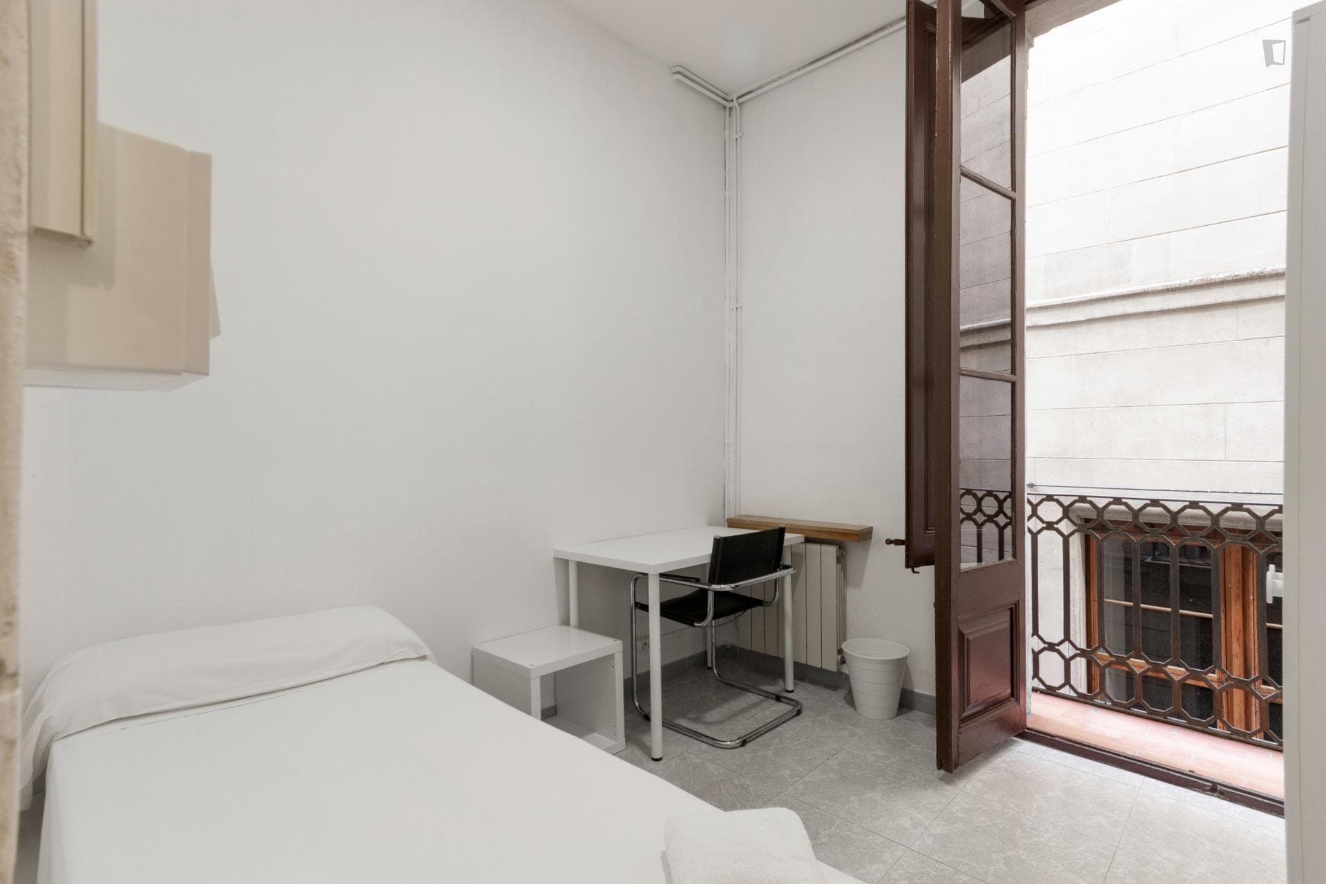 Gotic - 1 bedroom shared flat in Barcelona - Bedroom