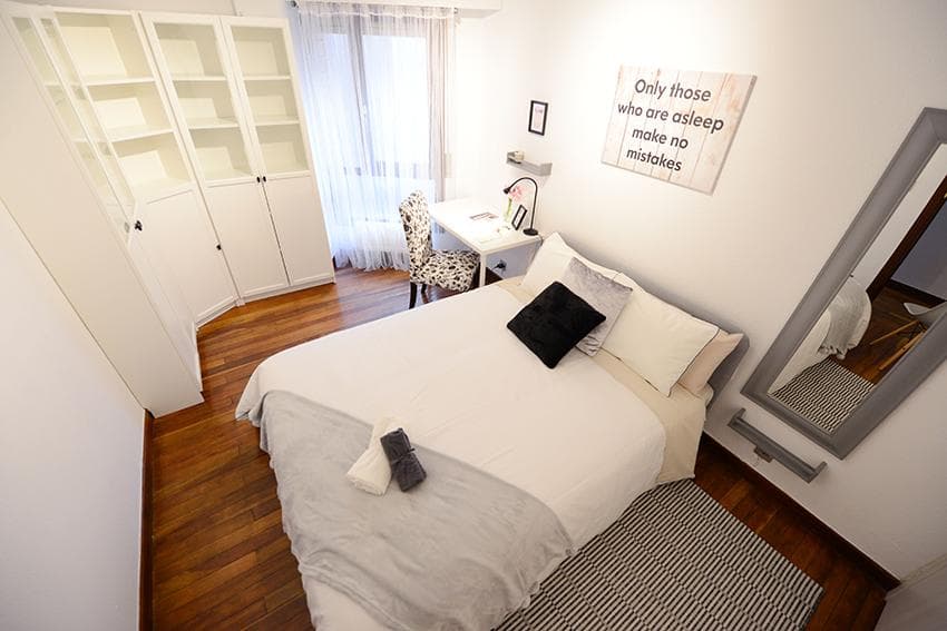 Amazing room in shared flat in Bilbao - Bedroom