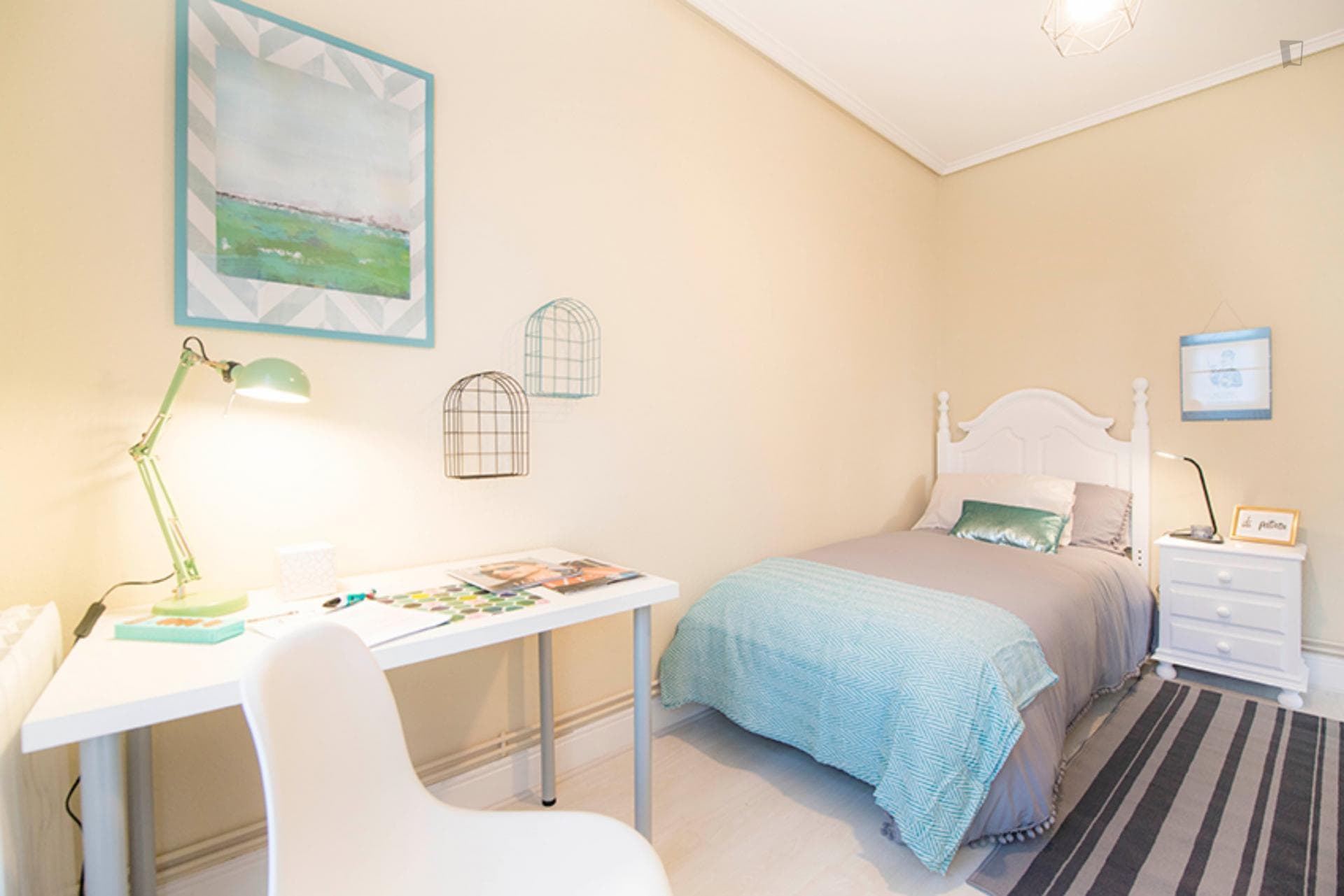 Indautxu - Design bedroom in Bilbao - Desk