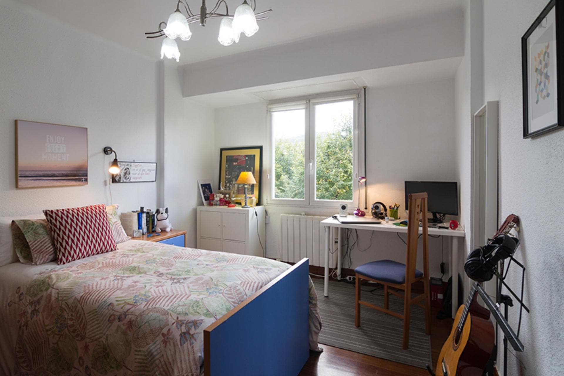 Santutxu - Nice single bedroom in Bilbao - Bed