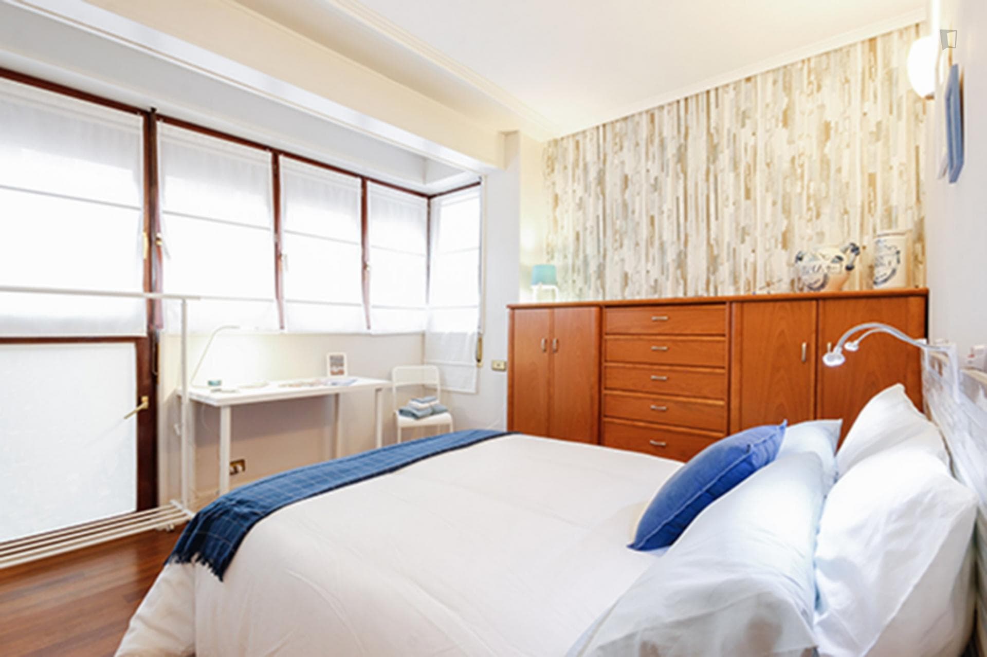 Kalea 18- Room in a Modern Apartment Bilbao - Bedroom