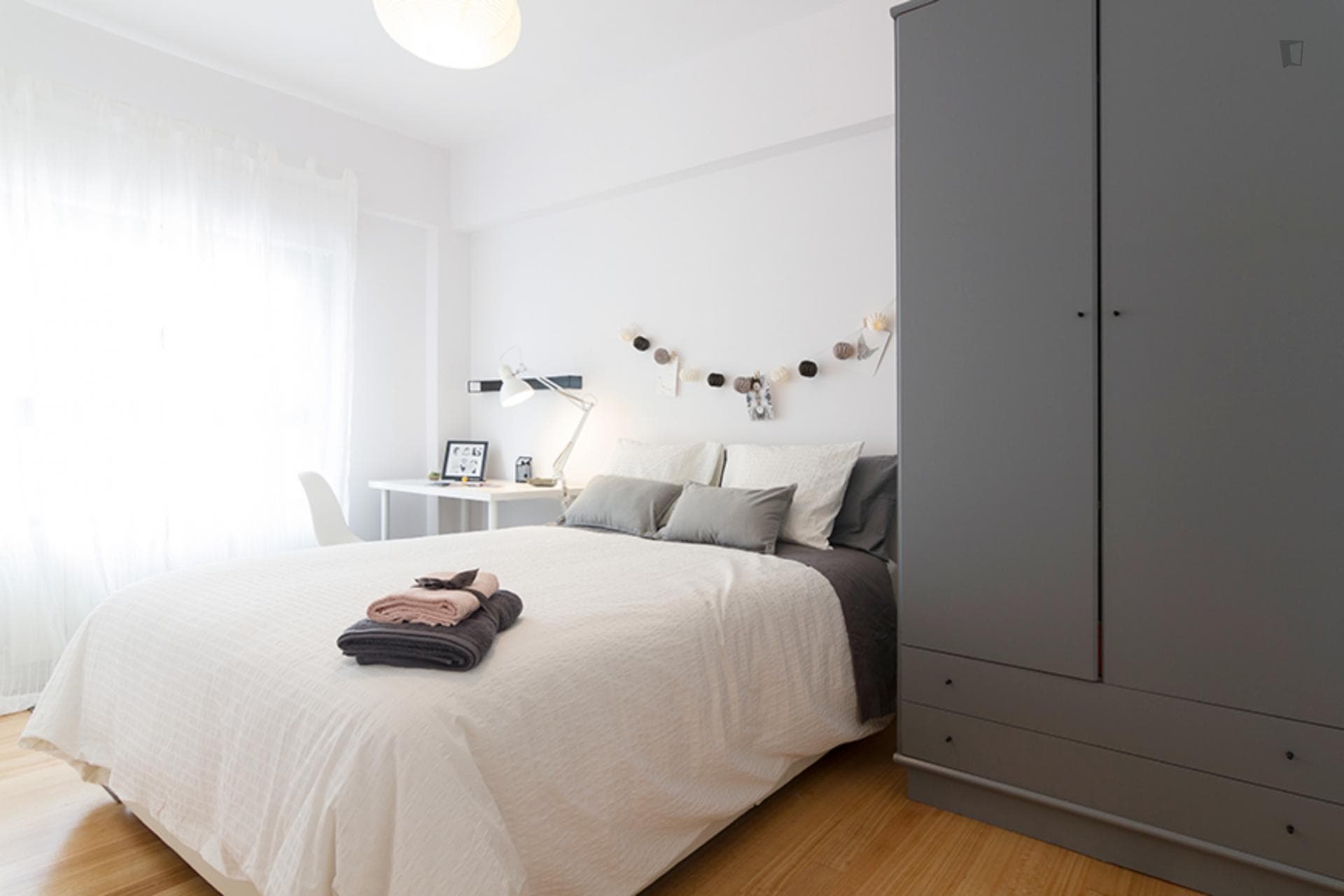 Kalea 19- Elegant Room in shared flat in Bilbao - Bedroom 