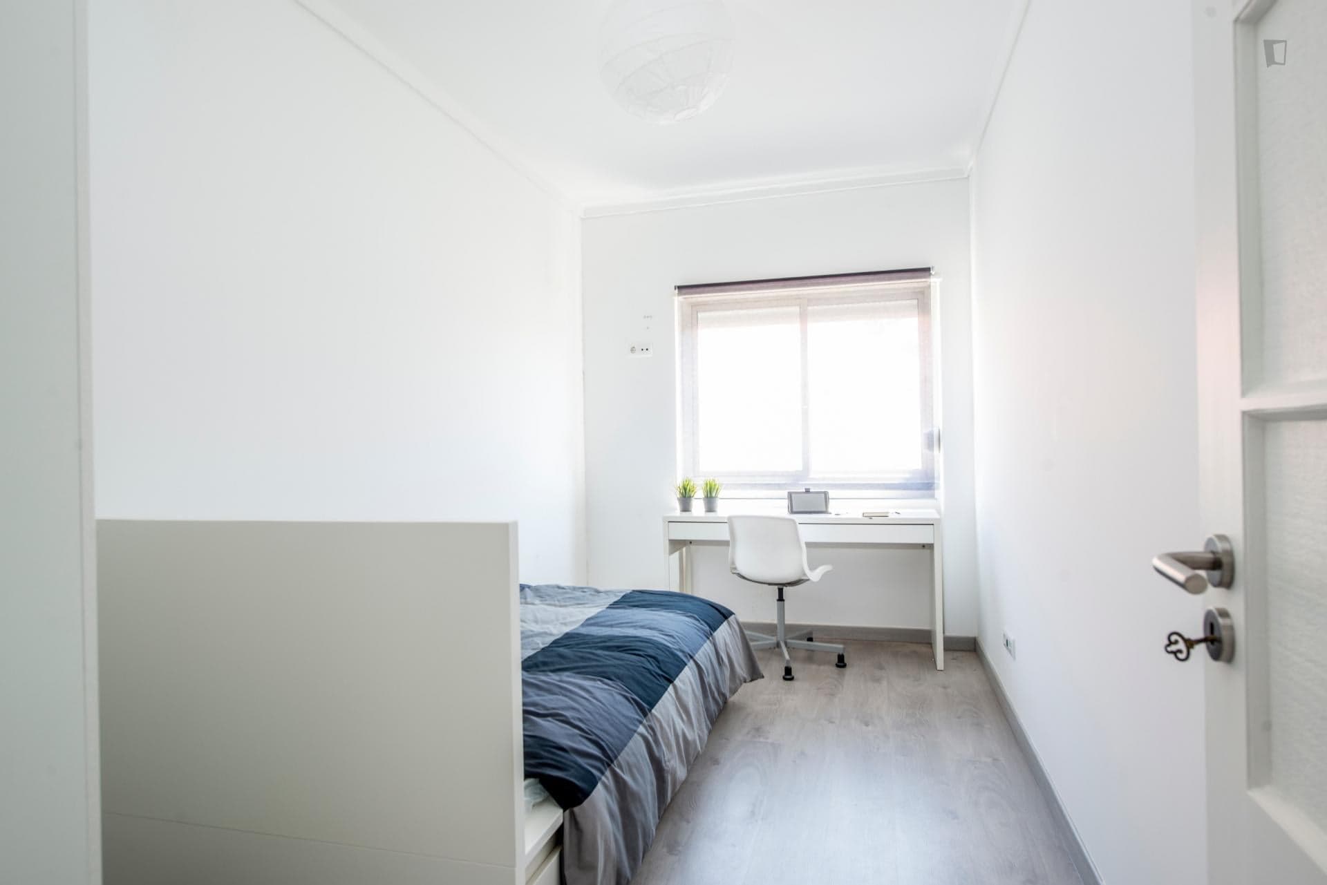 Lusíadas- Modern residency for males in Lisbon - Bedroom
