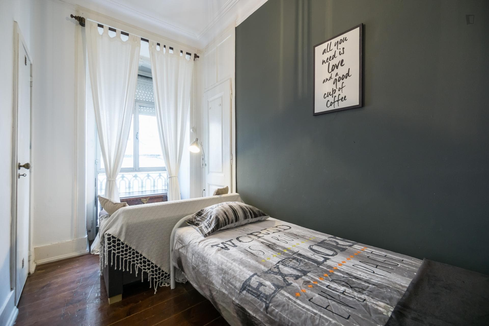 Teixeira- Single bedroom in shared flat in Lisbon - Bedroom