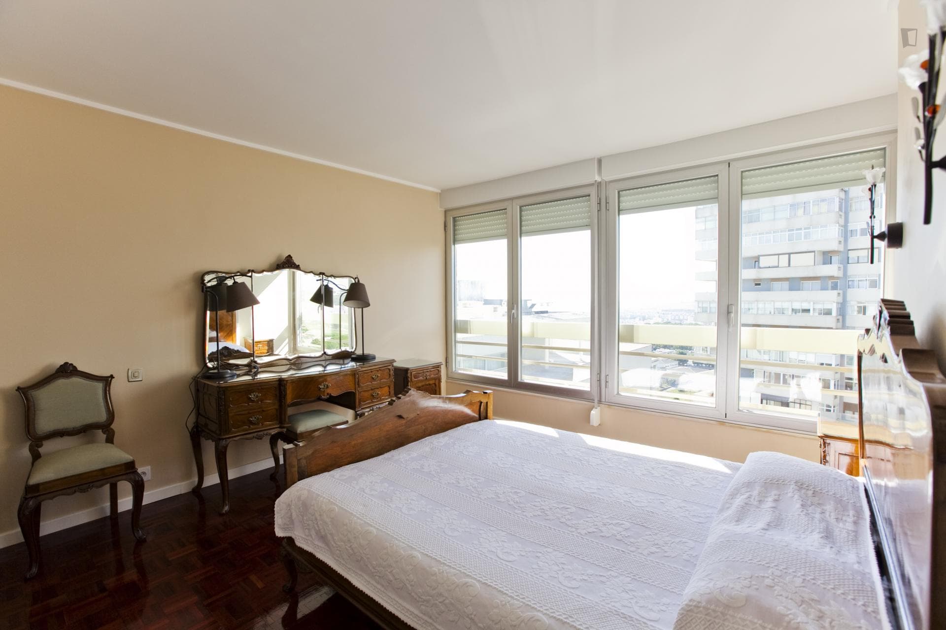 Calisto- City view Apartment in Lisbon - Bedroom