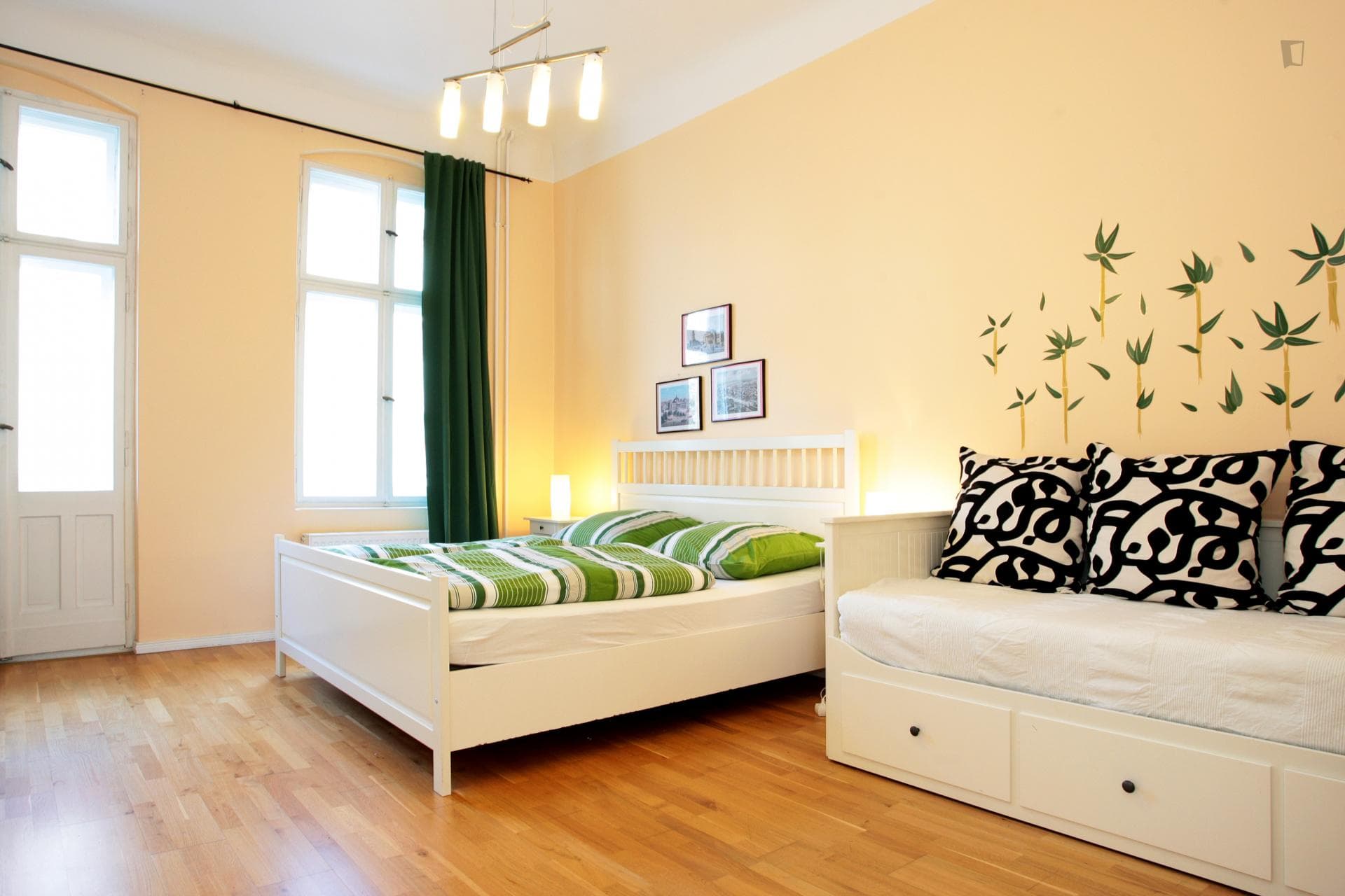 Emanuel - Expat flat with balcony in Berlin - Bedroom