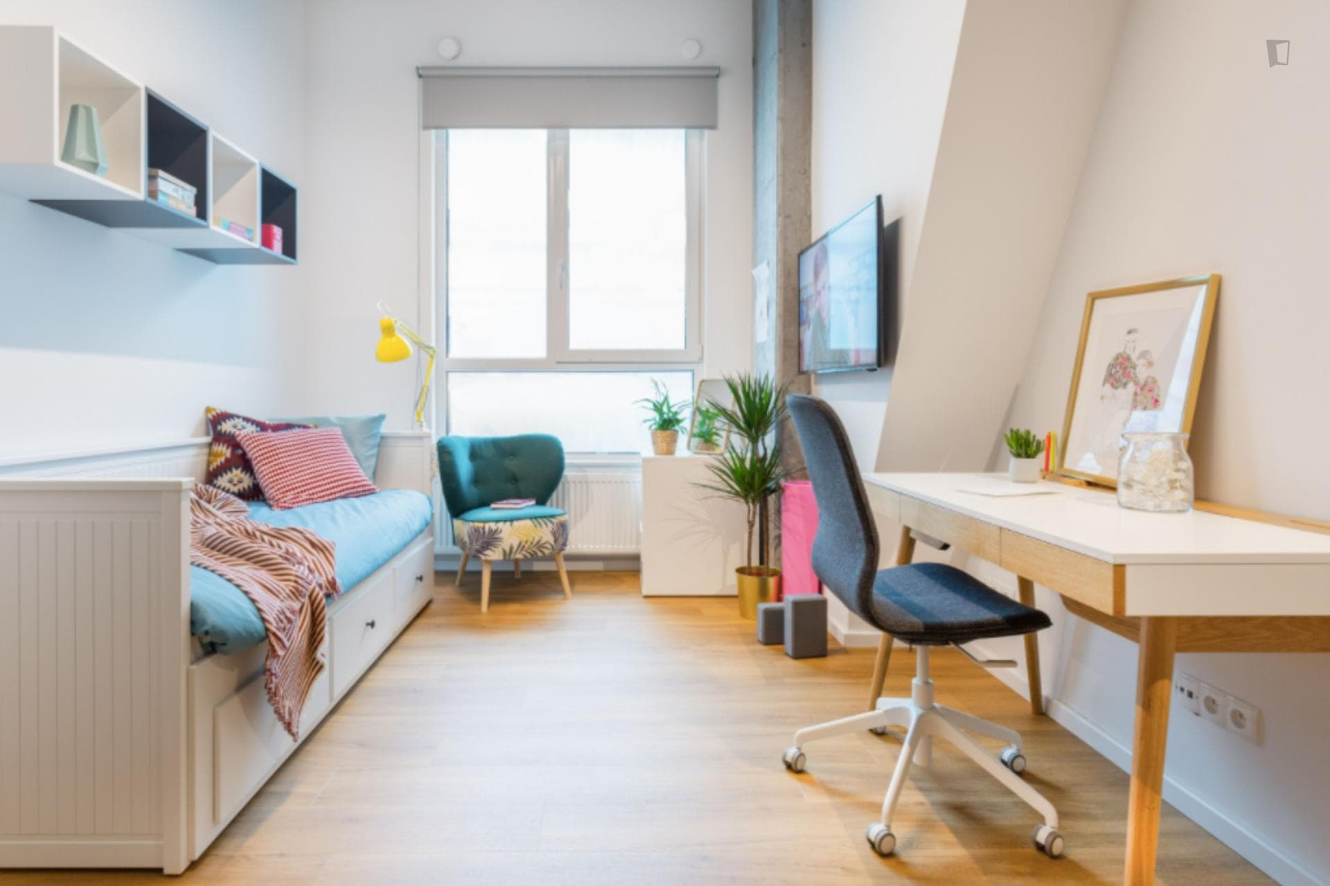 Roman - Modern studio in Krakow - Bed - desk