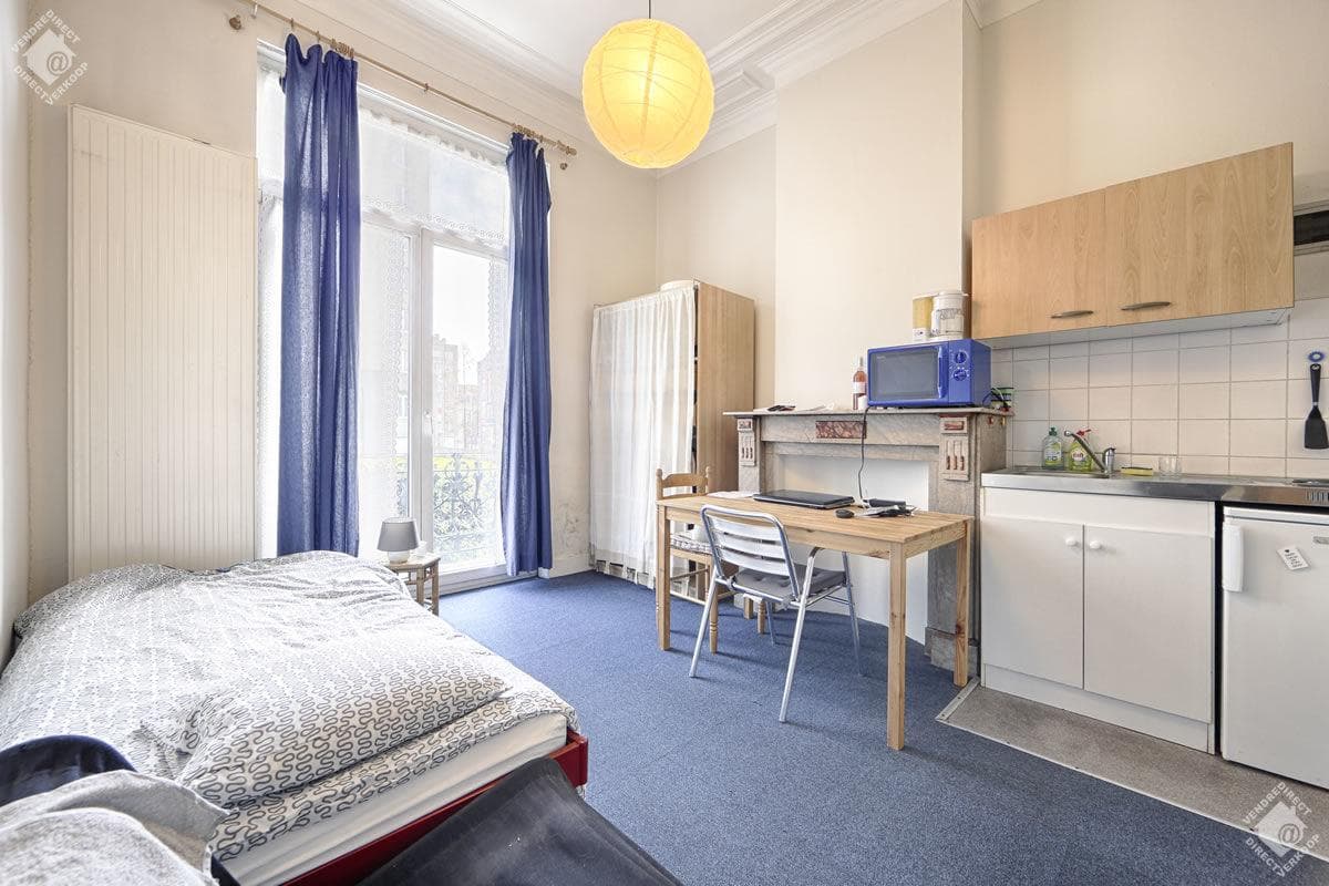 Luther - Furnished room in a shared flat in Brussels - Living room