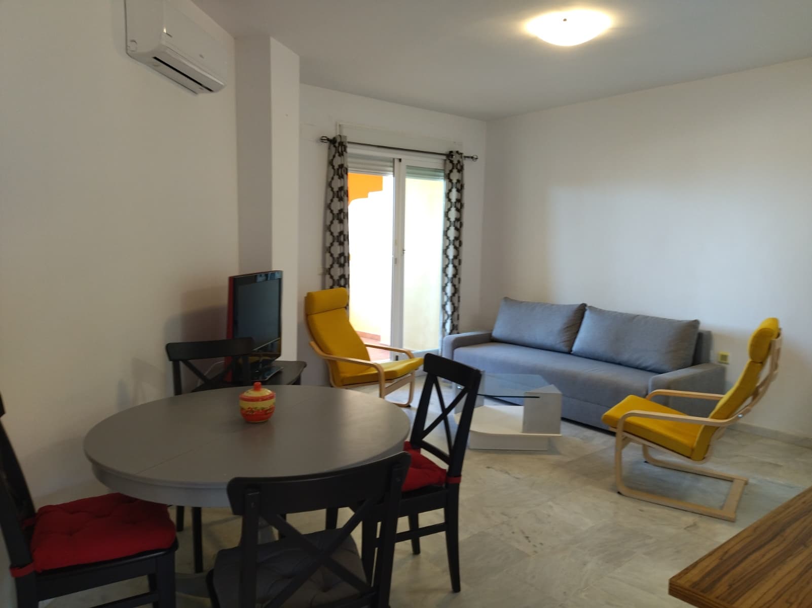 Torrealba - Furnished apartment for rent in Malaga - Living room