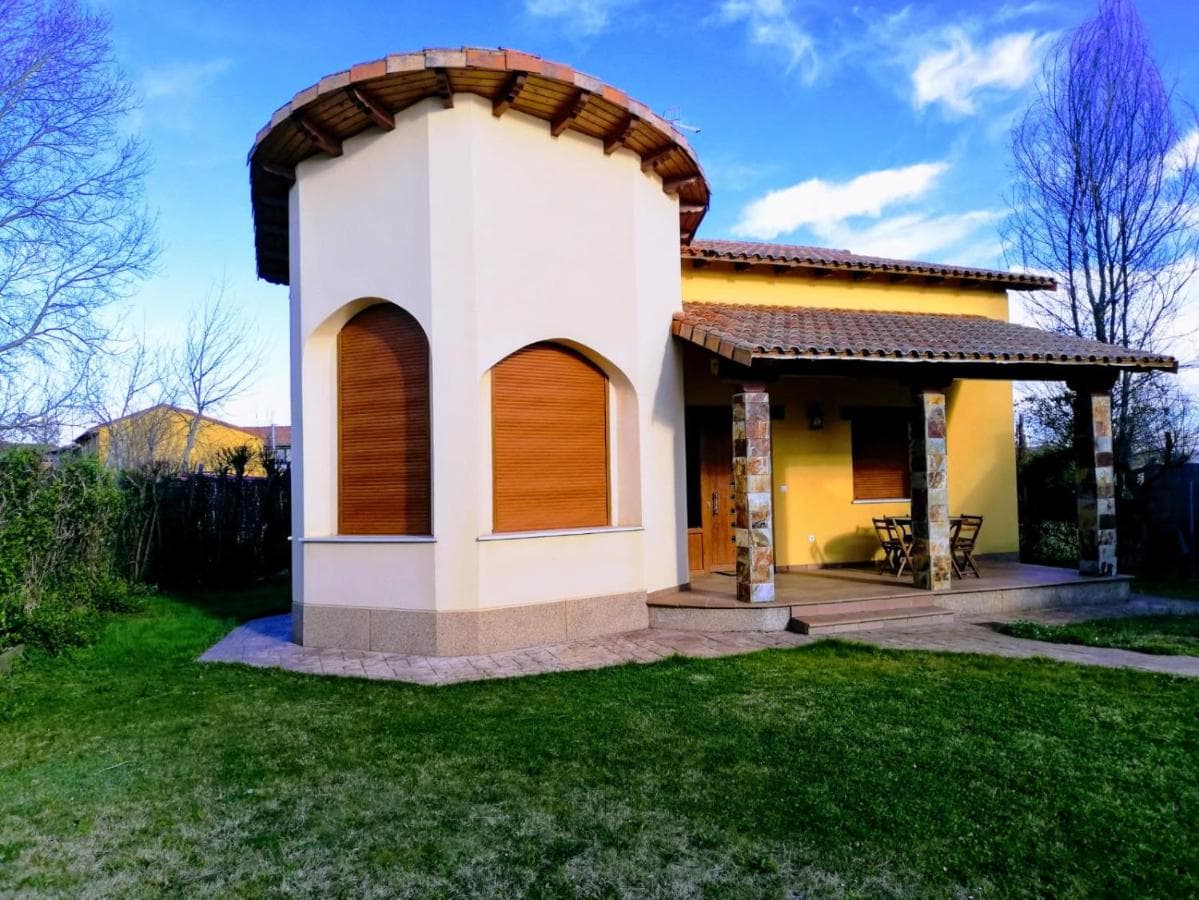 furnished house for rent in Villaturiel - House