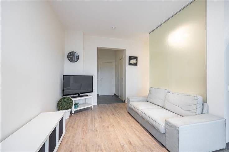 Montebellostraat sitting and television