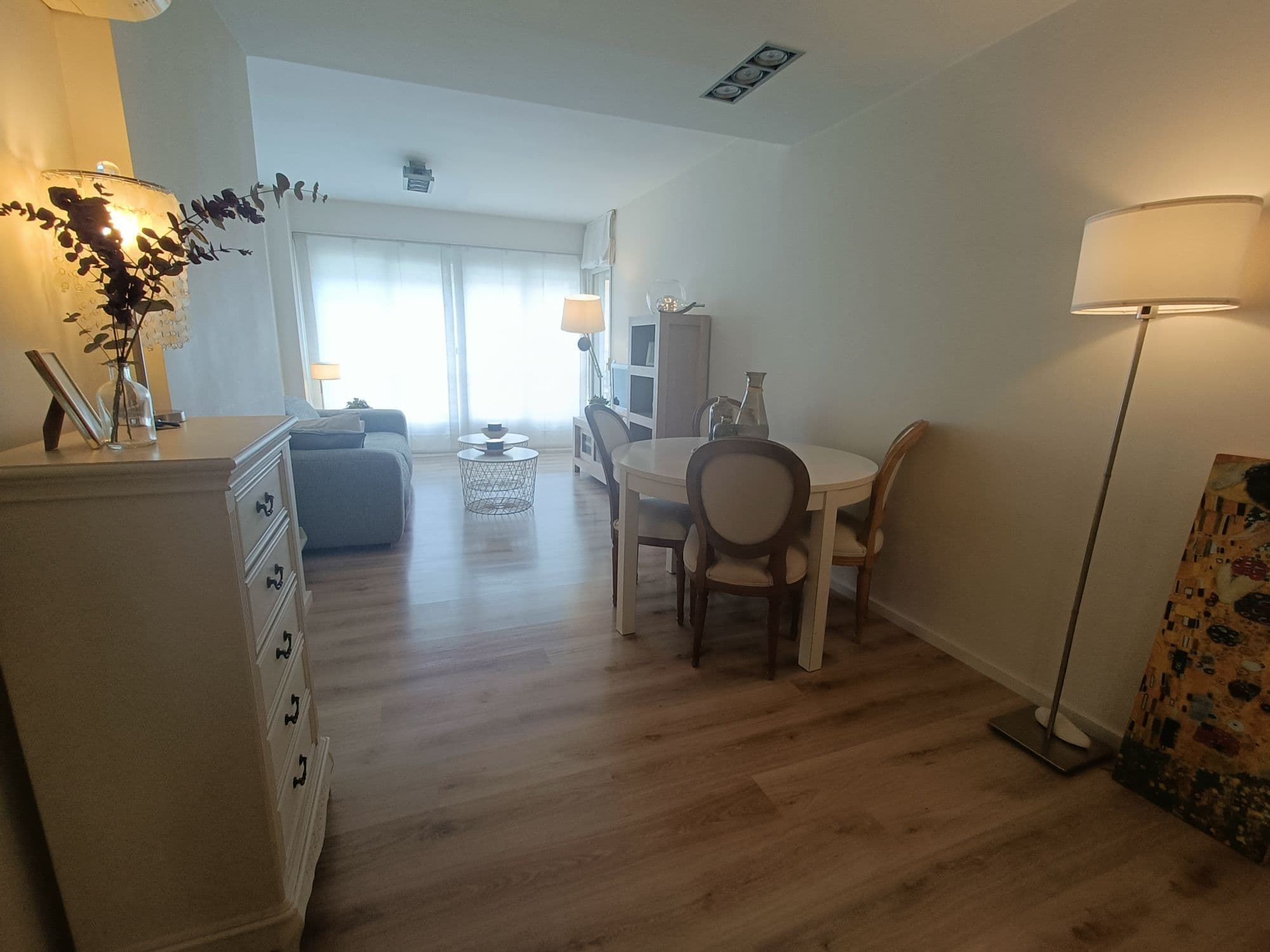 vista entrada salon comedor ventana.jpg