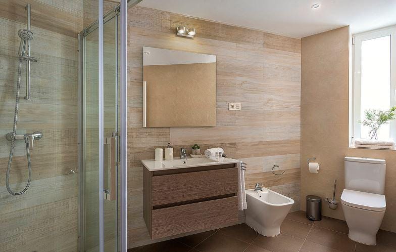 Beautiful Malaga expat apartment - Bathroom
