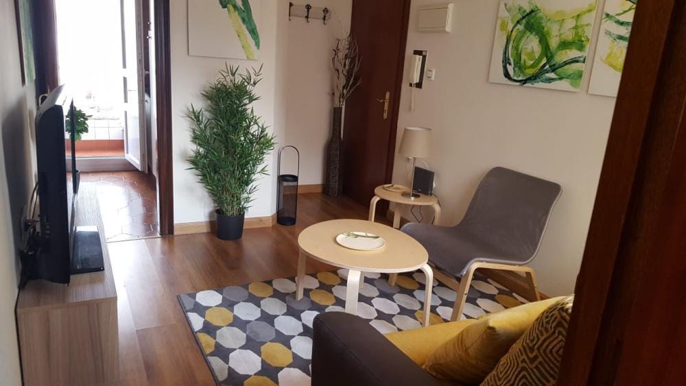 Convenient apartment for expats in Gijon - Livingroom
