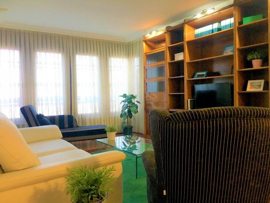 Portugalete - Furnished expat flat near Bilbao - Living room