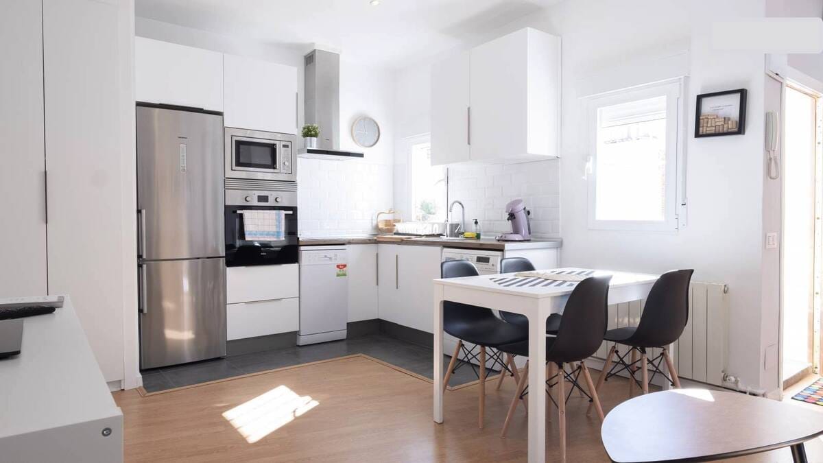 Bright apartment in madrid for expats - Kitchen