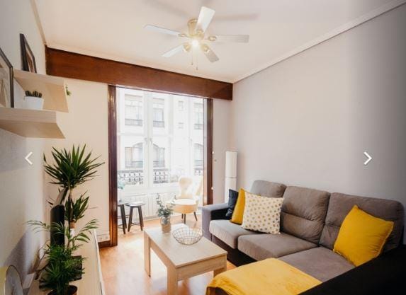 Azkuna - Expat apartment with balcony in Bilbao - Living room