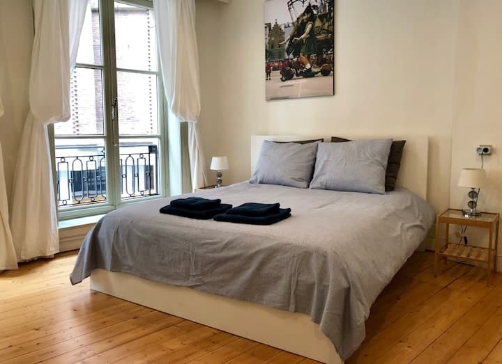 Meir - Entry ready expat flat in Antwerp - Bedroom