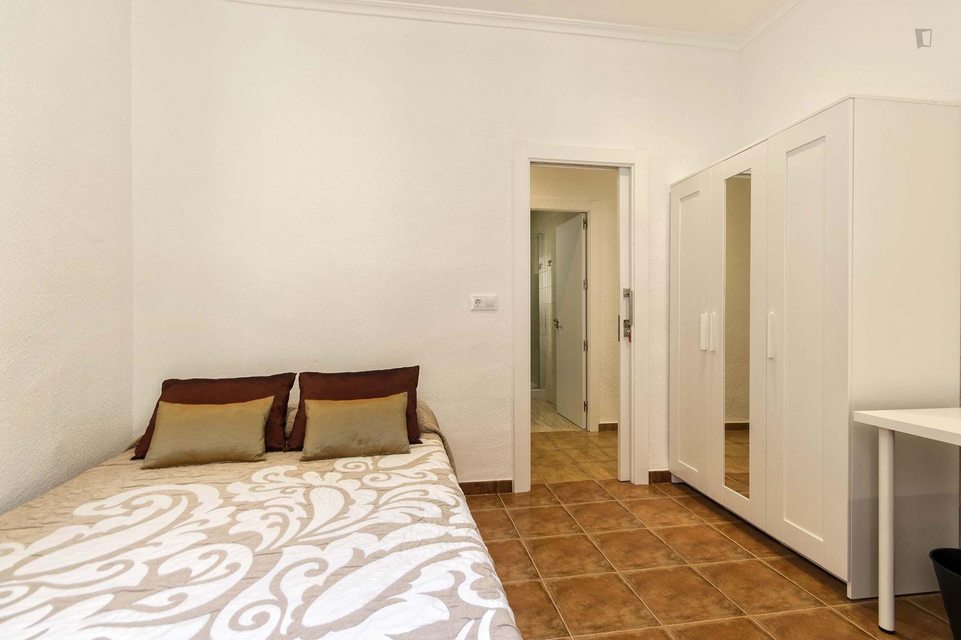 Valdes -Attractive double room in Alicante - Bedroom