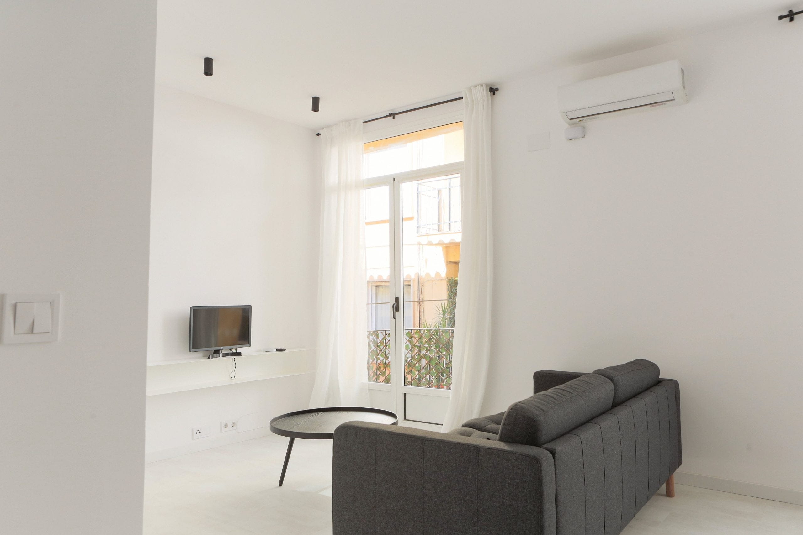 Tossal 3 – Modern expat apartment in Valencia centre - Living room