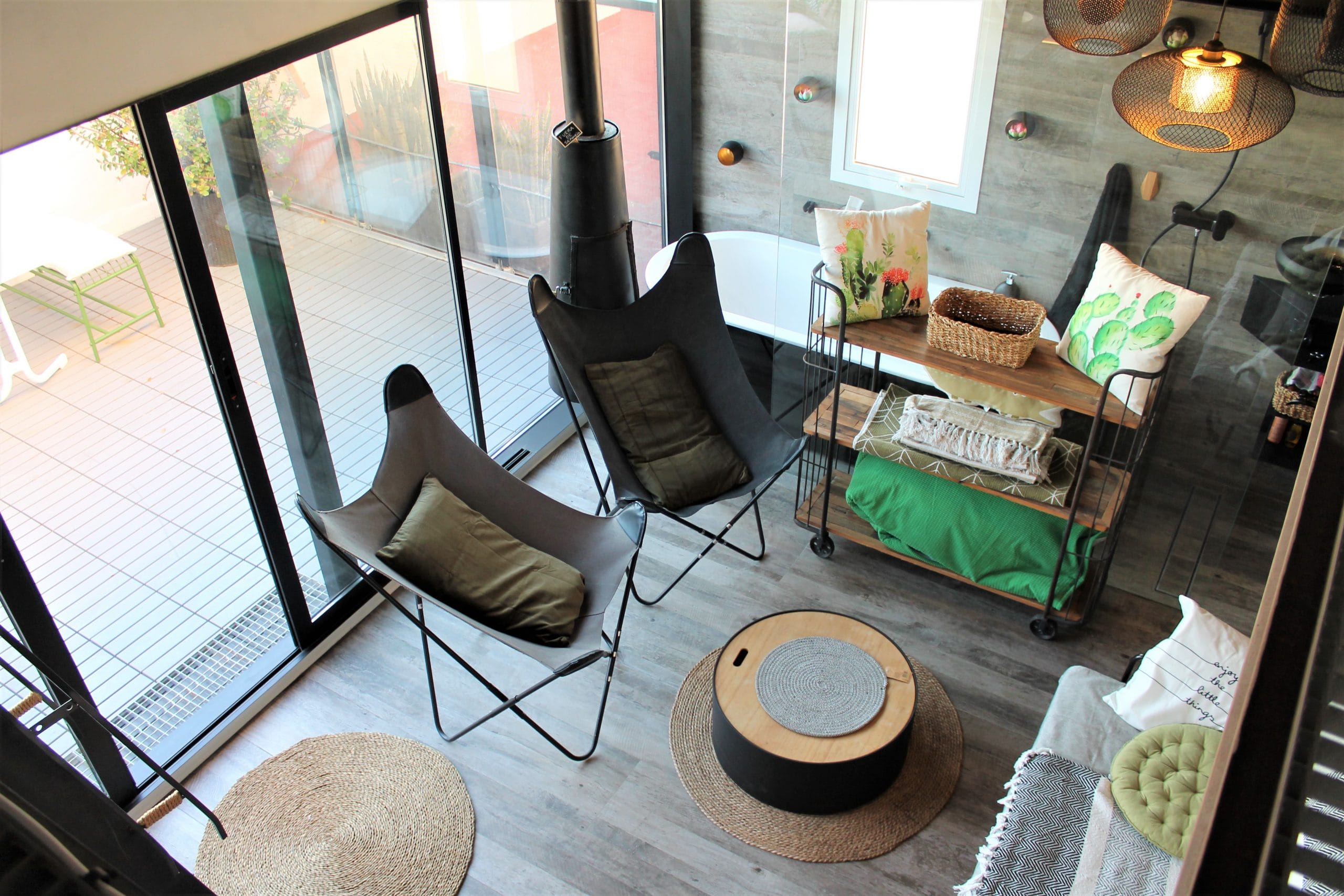 Puerto 107 - Expat loft in Valencia - Living room