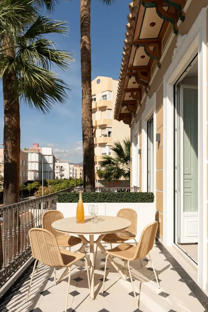 corporate-housing-malaga-aurum-aurum-balcony-dining-dsc04951-1080