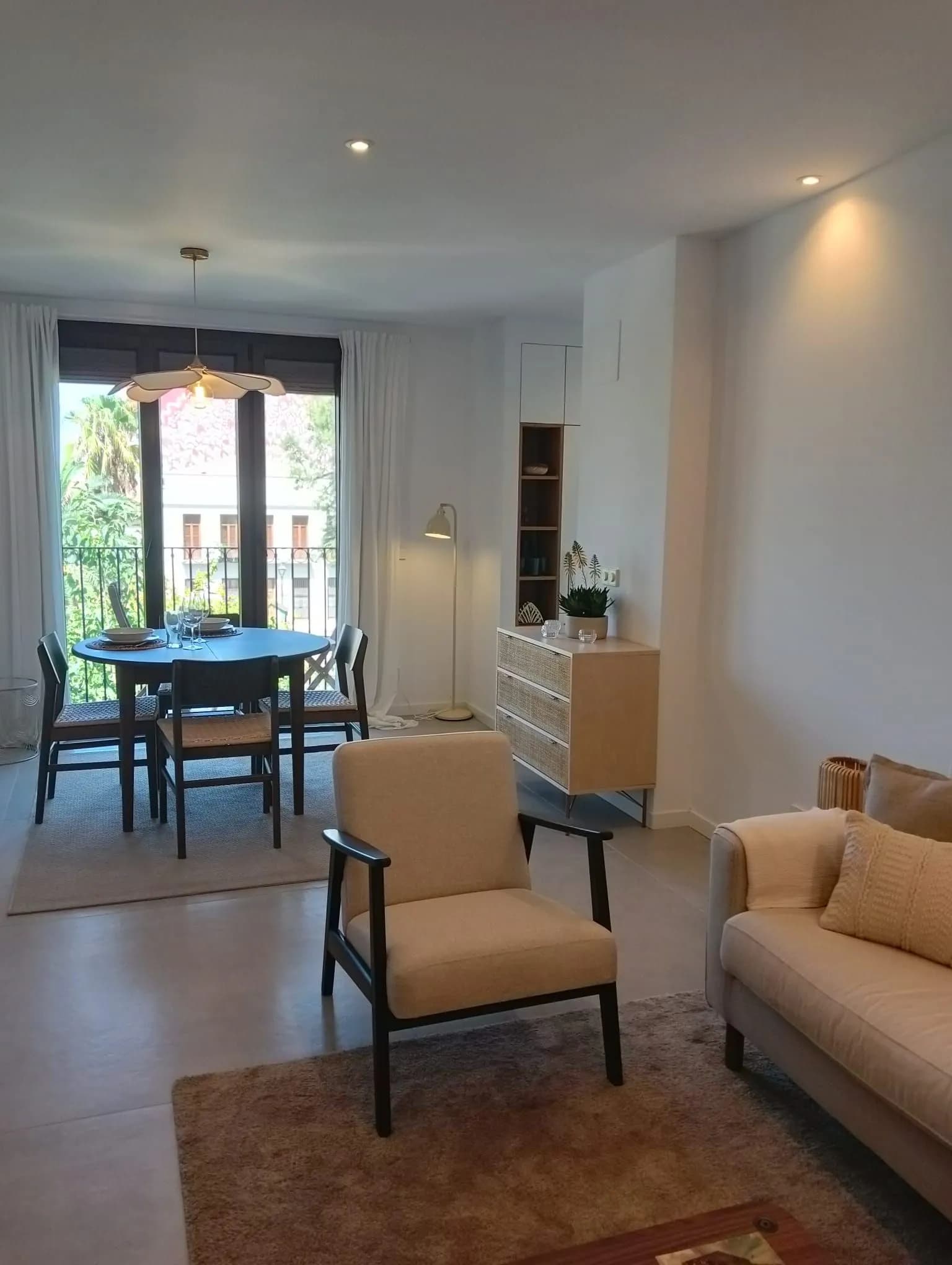Lorenzo de la Flor - Modern Expat Appartement aan het Strand in Valencia