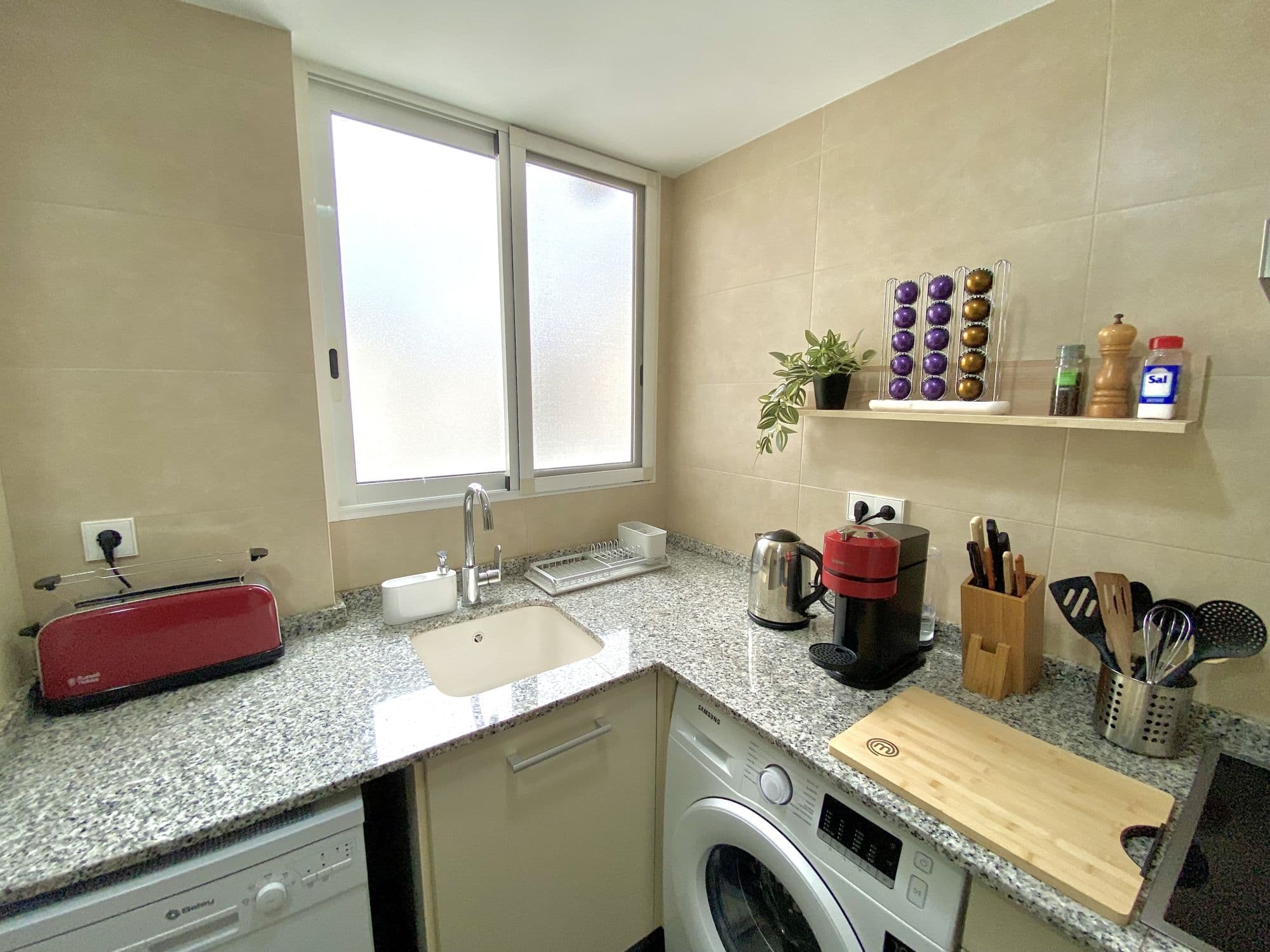 13 kitchen.jpg